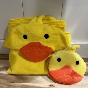 New hooded duck towel and duck wash mitt set